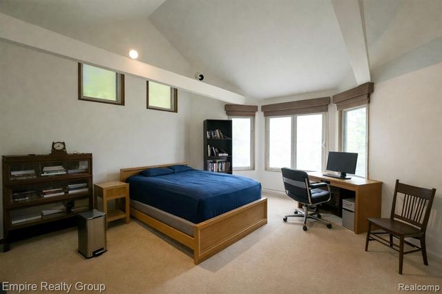 32321 Arlington Drive, Beverly Hills, MI 48025