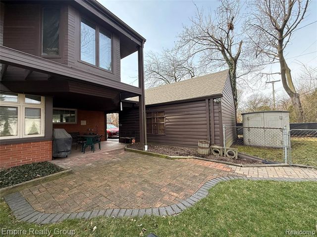 32321 Arlington Drive, Beverly Hills, MI 48025