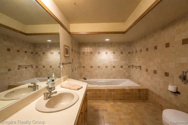 32321 Arlington Drive, Beverly Hills, MI 48025