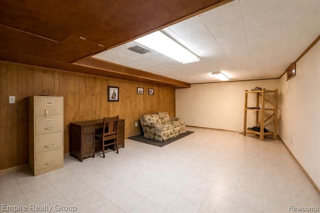 32321 Arlington Drive, Beverly Hills, MI 48025