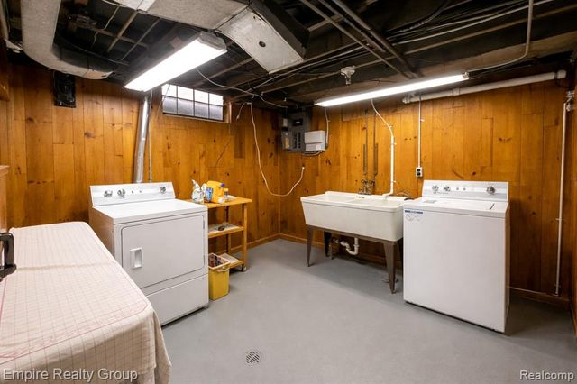 32321 Arlington Drive, Beverly Hills, MI 48025