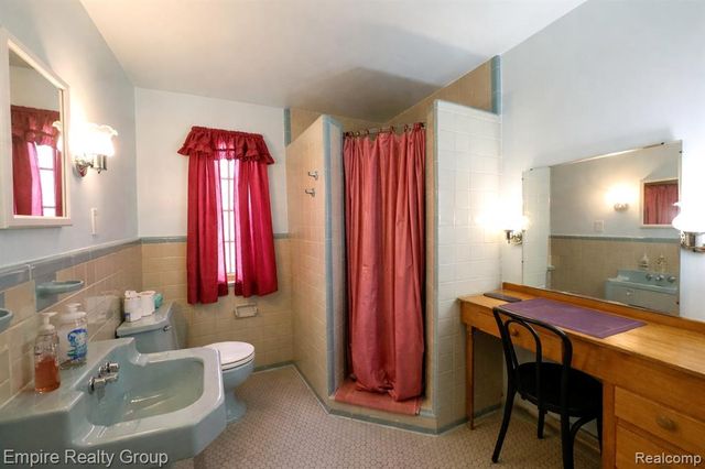 32321 Arlington Drive, Beverly Hills, MI 48025