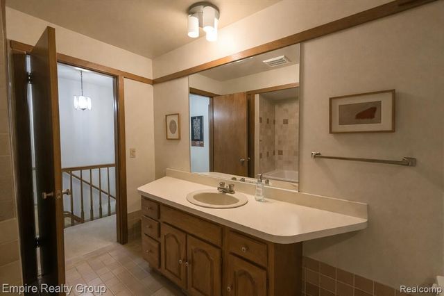 32321 Arlington Drive, Beverly Hills, MI 48025