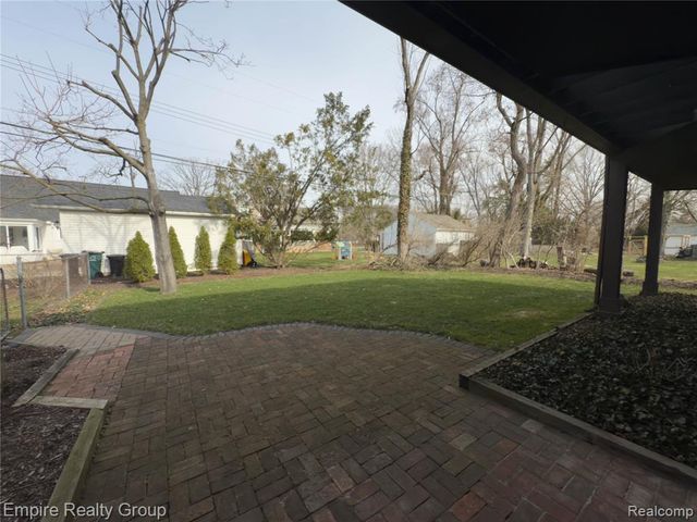 32321 Arlington Drive, Beverly Hills, MI 48025
