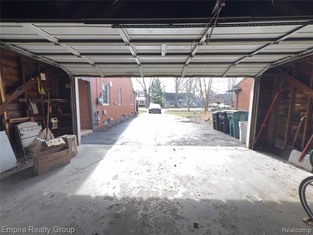 32321 Arlington Drive, Beverly Hills, MI 48025