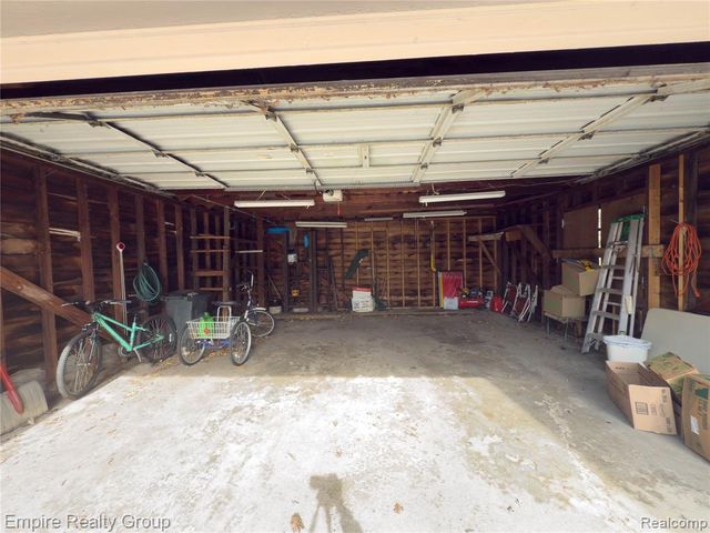 32321 Arlington Drive, Beverly Hills, MI 48025