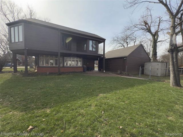 32321 Arlington Drive, Beverly Hills, MI 48025
