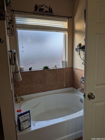 2121 Dragon TRL, New Braunfels, TX 78130
