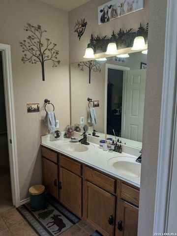 2121 Dragon TRL, New Braunfels, TX 78130