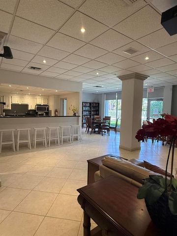 800 SE 20th Avenue 105, Deerfield Beach, FL 33441