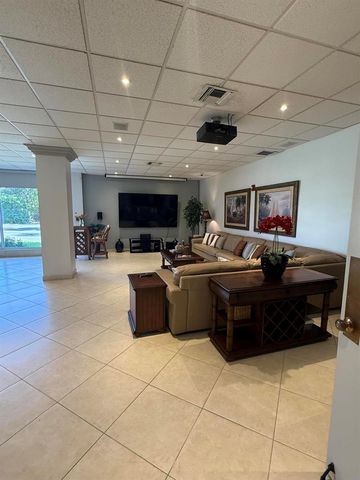 800 SE 20th Avenue 105, Deerfield Beach, FL 33441