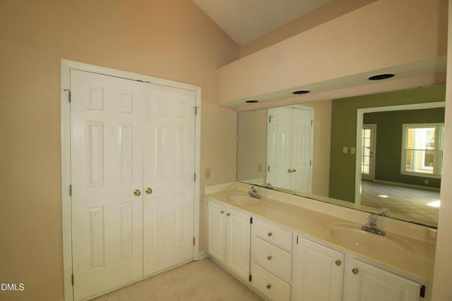 112 Sterlingdaire Drive, Cary, NC 27511