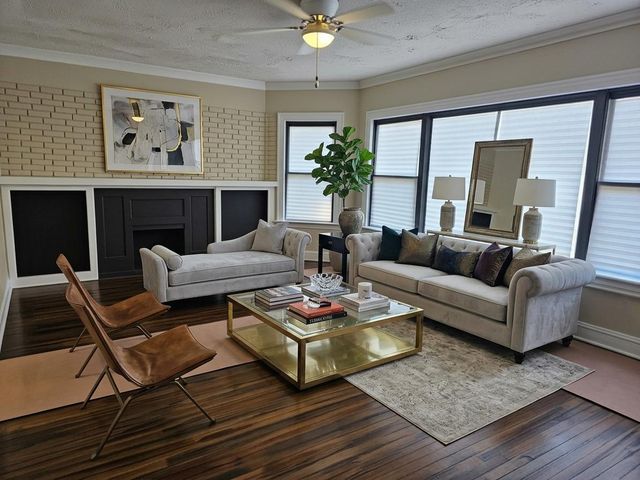 10211 S Peoria Street, Chicago, IL 60643