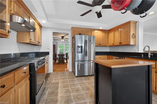 817 Satinwood CT, Chesapeake, VA 23322