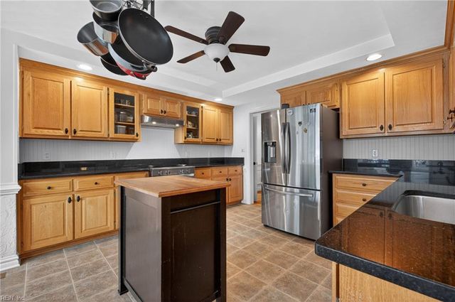 817 Satinwood CT, Chesapeake, VA 23322