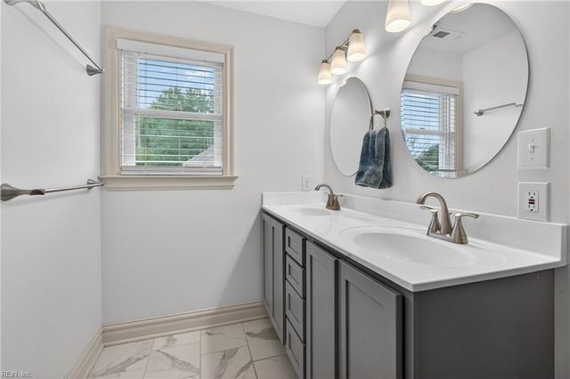 817 Satinwood CT, Chesapeake, VA 23322