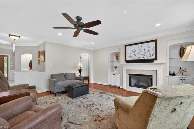 817 Satinwood CT, Chesapeake, VA 23322