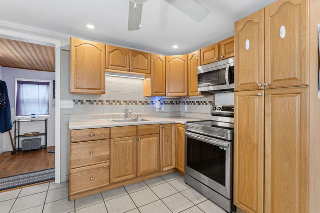196 Dewey Street, Manchester, NH 03103