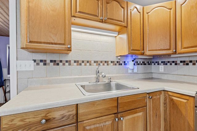 196 Dewey Street, Manchester, NH 03103