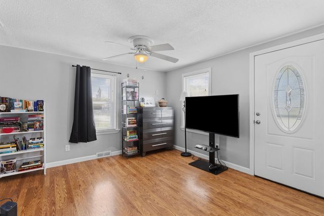196 Dewey Street, Manchester, NH 03103