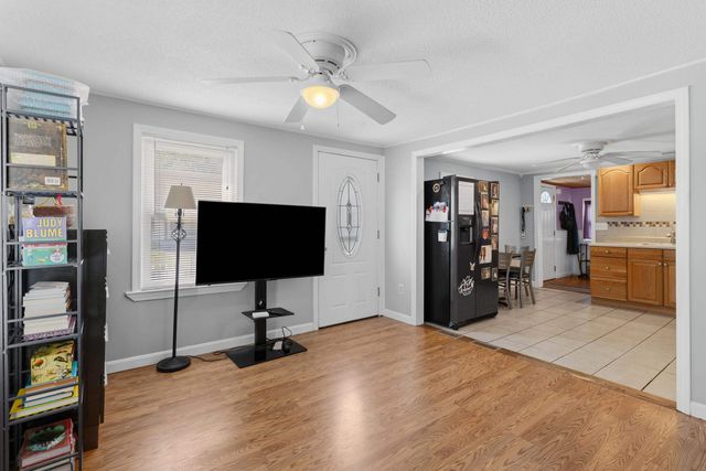 196 Dewey Street, Manchester, NH 03103