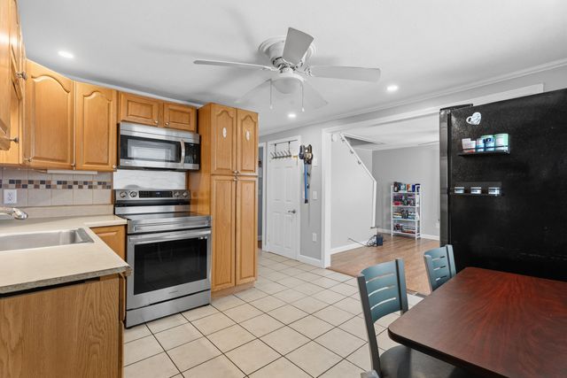 196 Dewey Street, Manchester, NH 03103