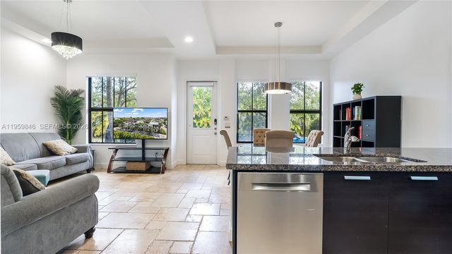 8362 NW 52nd Ter, Doral, FL 33166