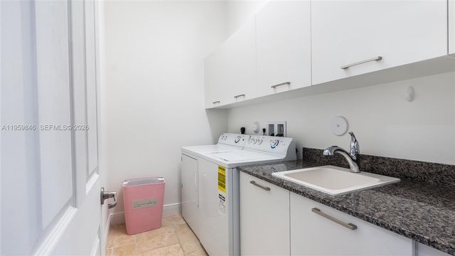 8362 NW 52nd Ter, Doral, FL 33166