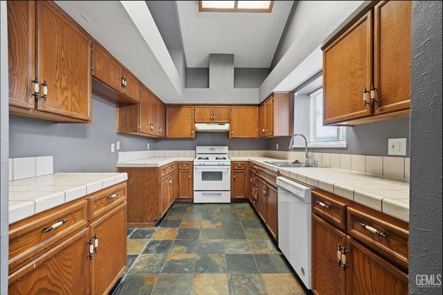 5808 El Camino Avenue, Bakersfield, CA 93313