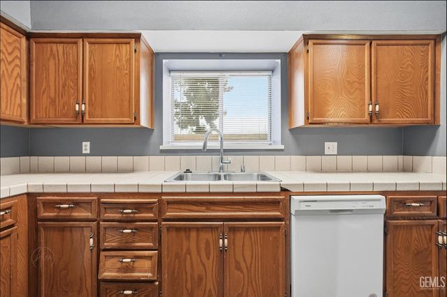 5808 El Camino Avenue, Bakersfield, CA 93313