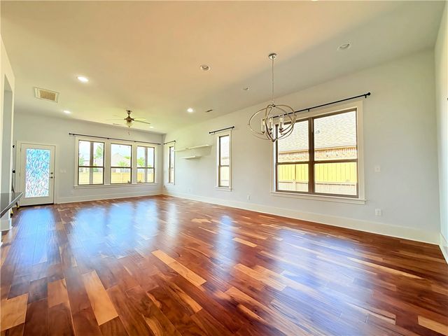 2004 SW Hampton Avenue, Bentonville, AR 72713