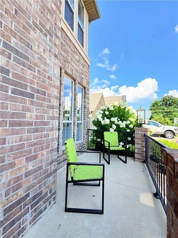 2004 SW Hampton Avenue, Bentonville, AR 72713
