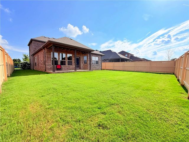 2004 SW Hampton Avenue, Bentonville, AR 72713