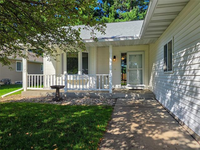 3228 Summerfield Drive, Eau Claire, WI 54701