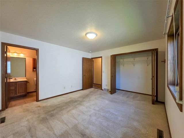 3228 Summerfield Drive, Eau Claire, WI 54701