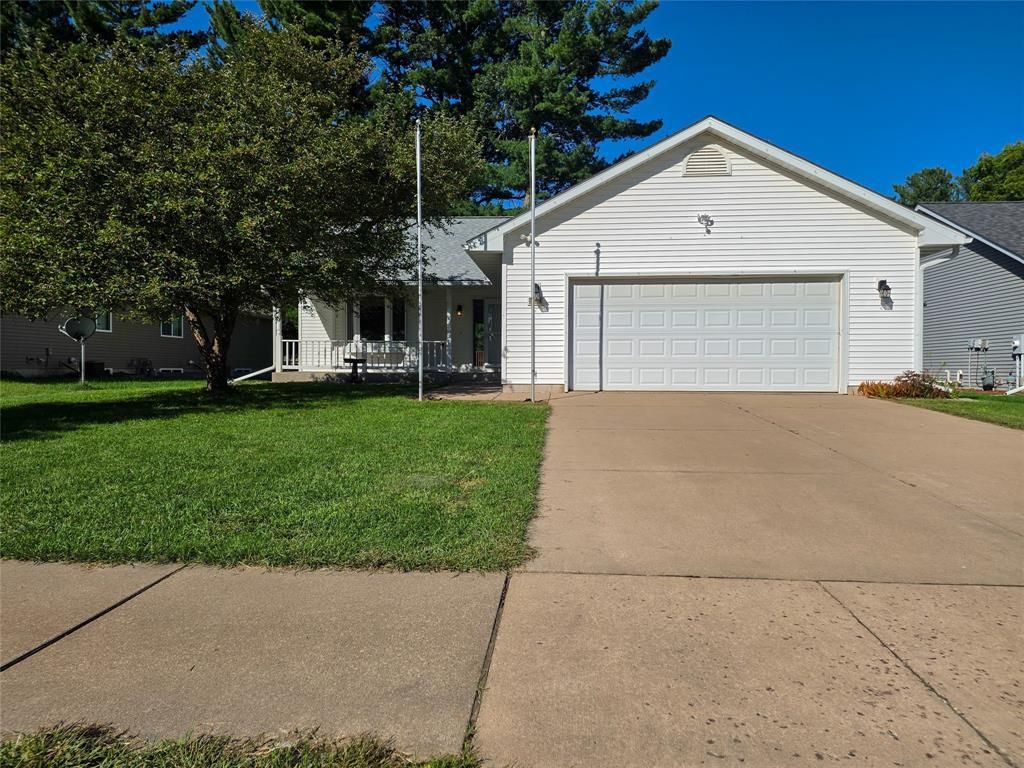 3228 Summerfield Drive, Eau Claire, WI 54701