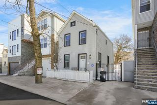 418 10th Street, Newark, NJ 07103