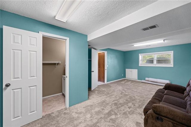 815 Autumn Drive, Belton, MO 64012