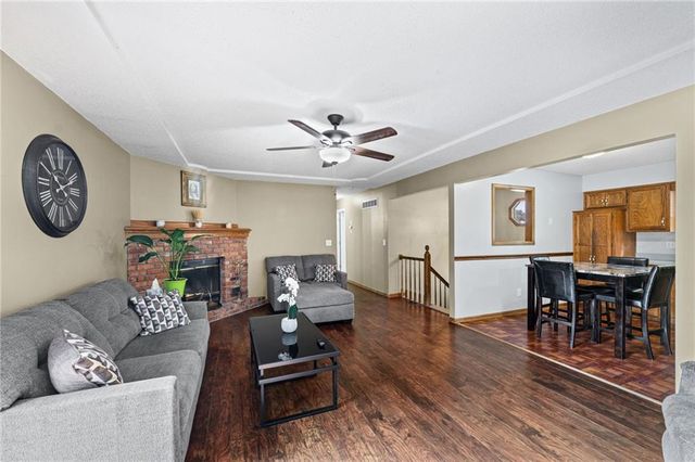 815 Autumn Drive, Belton, MO 64012