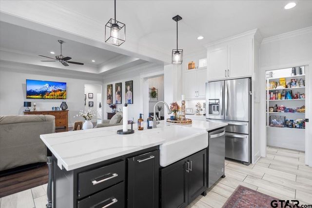 421 Bush Buck Way, Bullard, TX 75757