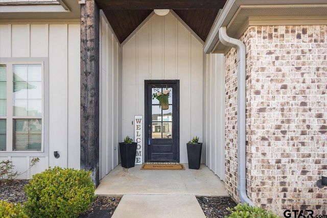 421 Bush Buck Way, Bullard, TX 75757