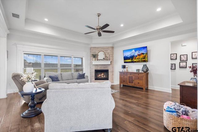 421 Bush Buck Way, Bullard, TX 75757