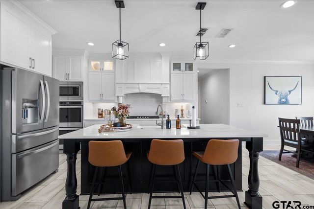 421 Bush Buck Way, Bullard, TX 75757