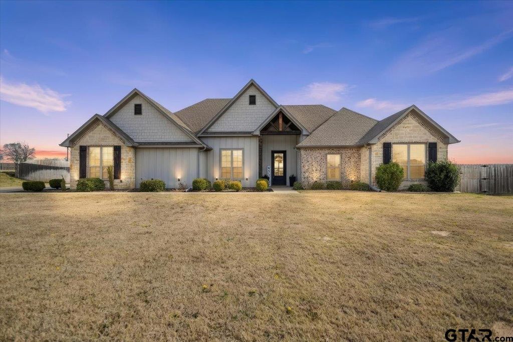 421 Bush Buck Way, Bullard, TX 75757