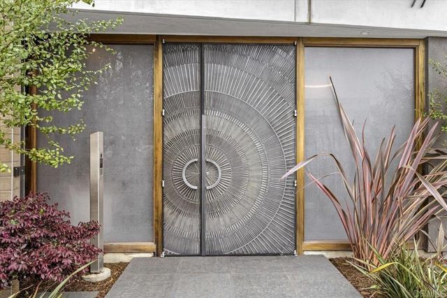 2677 State Street 301, Carlsbad, CA 92008