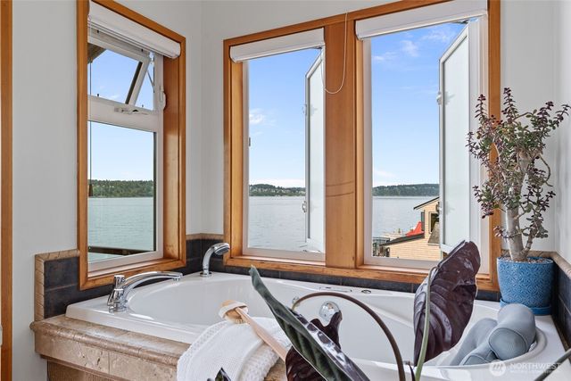15 N Salmon Beach, Tacoma, WA 98407