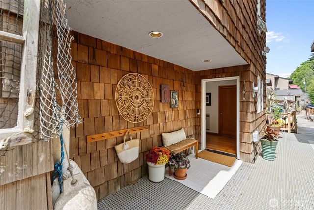 15 N Salmon Beach, Tacoma, WA 98407