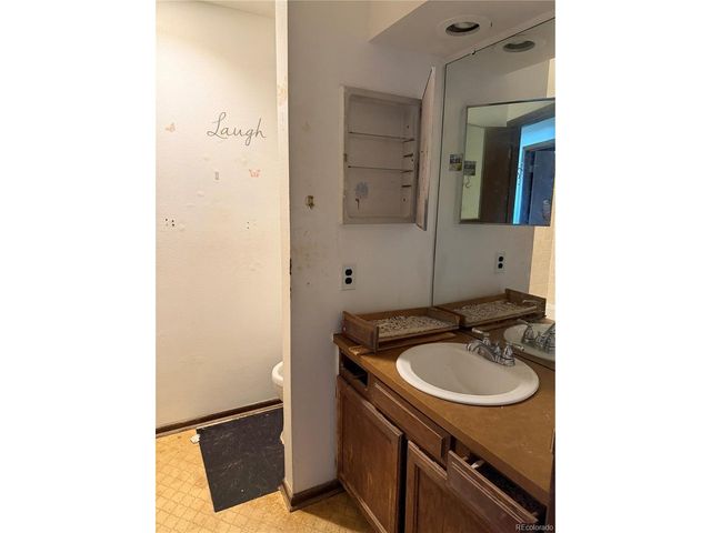 2545 S Eagle Cir, Aurora, CO 80014