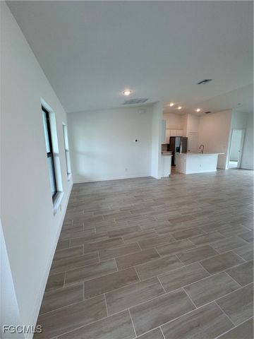 420 NW 4th TER, Cape Coral, FL 33993