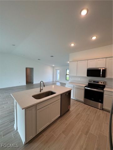 420 NW 4th TER, Cape Coral, FL 33993